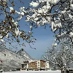 Cafe-zillertal Hotel